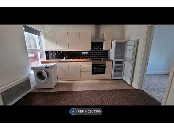 2 Bedroom Flat To Rent In Byron St, Swindon, SN1