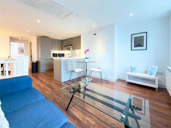 1 Bedroom Flat To Rent In Crown Passage, Kingston Upon Thames, KT1