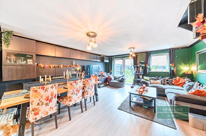 4 Bedroom Terraced House For Sale In Sartoria Close, Grays, RM20