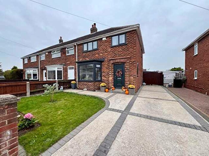 3 Bedroom Semi-Detached House For Sale In The Ridgeway, Grimsby, DN34