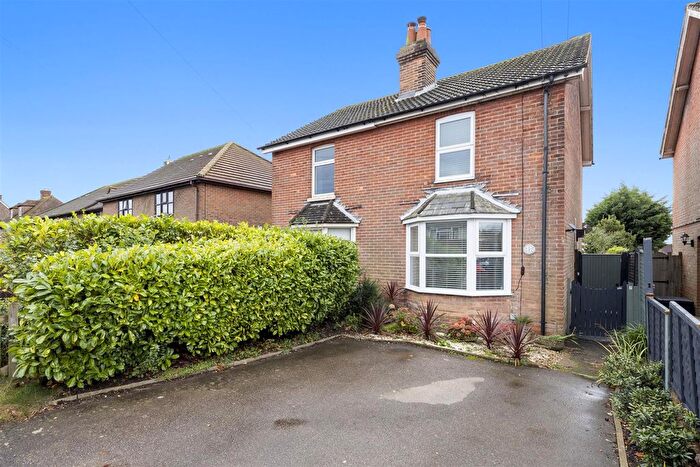 2 Bedroom Property For Sale In Stone Cross Road, Crowborough, TN6