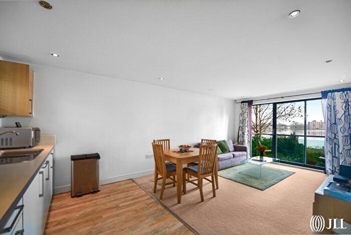 2 Bedroom Apartment For Sale In Watersmeet Place, Green Lanes, N4