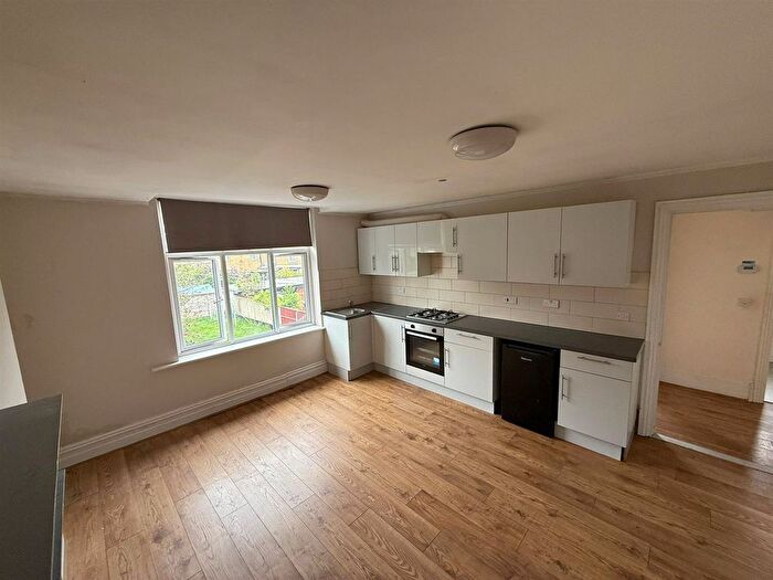 2 Bedroom Flat To Rent In Parkgate Road, Wallington, SM6