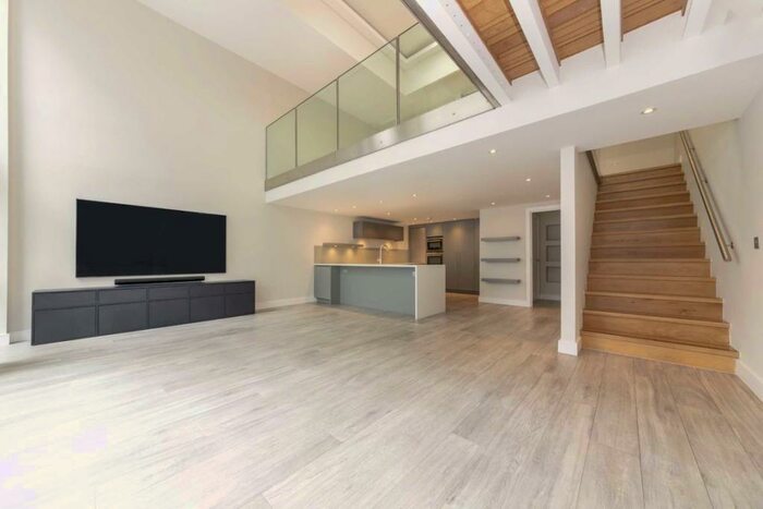 3 Bedroom House To Rent In Brewery Square, Clerkenwell, EC1V