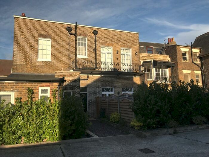 2 Bedroom Flat To Rent In High Street, Ramsgate, CT11