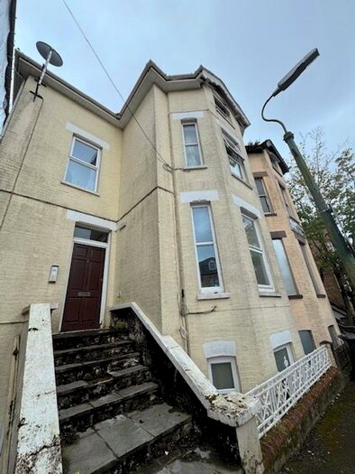 Studio To Rent In Wootton Gardens, Bournemouth, BH1