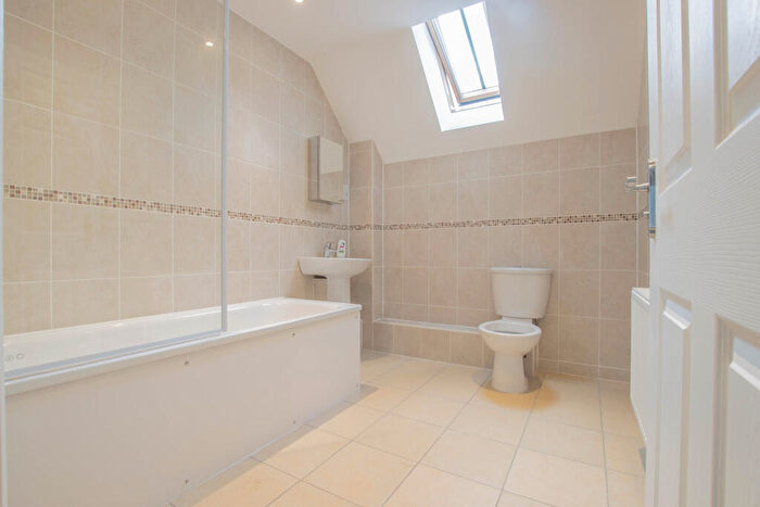 2 Bedroom Apartment To Rent In High Street, Hoddesdon, EN11