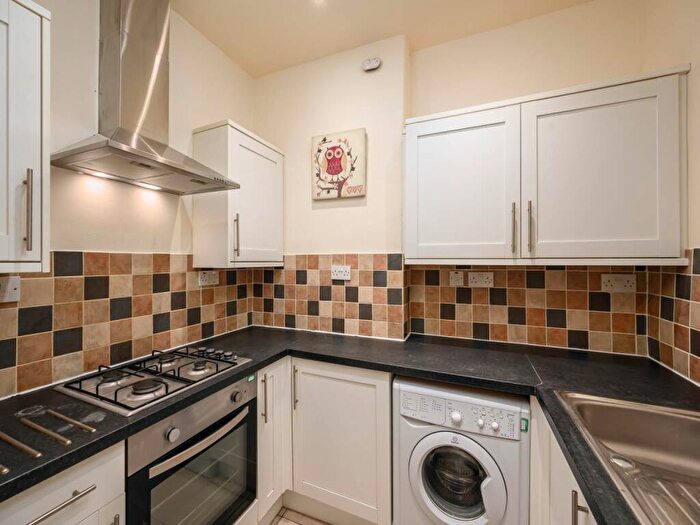 1 Bedroom Flat To Rent In Caledonian Crescent, Dalry, Edinburgh, EH11