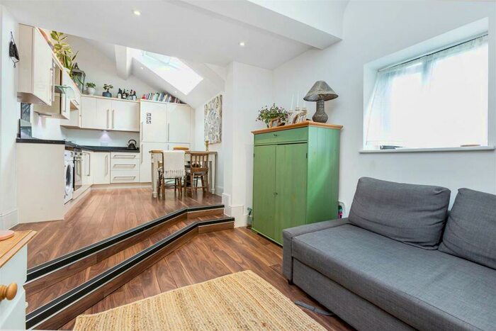 1 Bedroom Flat To Rent In Sheen Lane, Mortlake, SW14