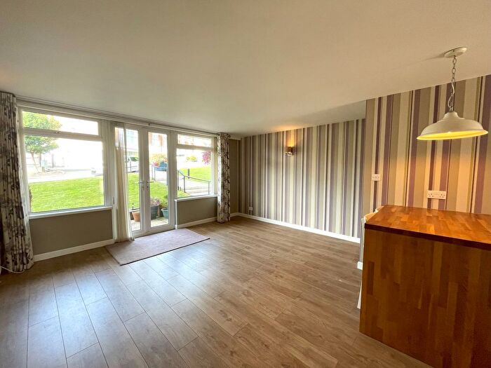 2 Bedroom Flat To Rent In Brynfield Court, Langland, Swansea, SA3