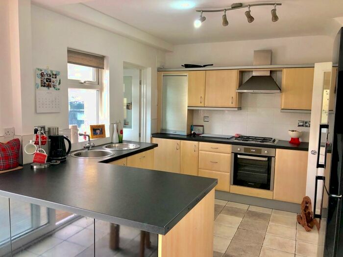 3 Bedroom Semi-Detached House To Rent In Sharmon Crescent, Leicester, LE3