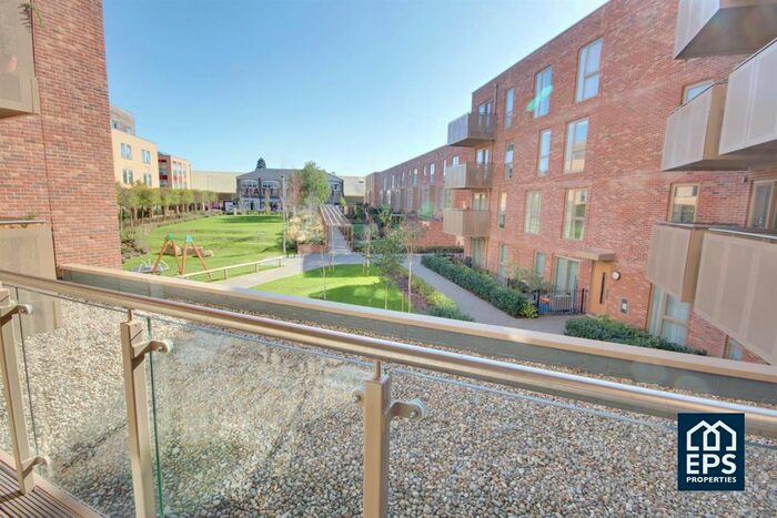 3 Bedroom Flat To Rent In Harrison Drive, Cambridge, CB2