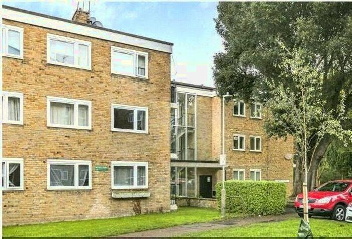 2 Bedroom Flat To Rent In Hayward Gardens, London, SW15