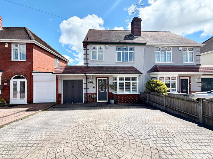 3 Bedroom Semi-Detached House For Sale In Amblecote Road, Brierley Hill, DY5