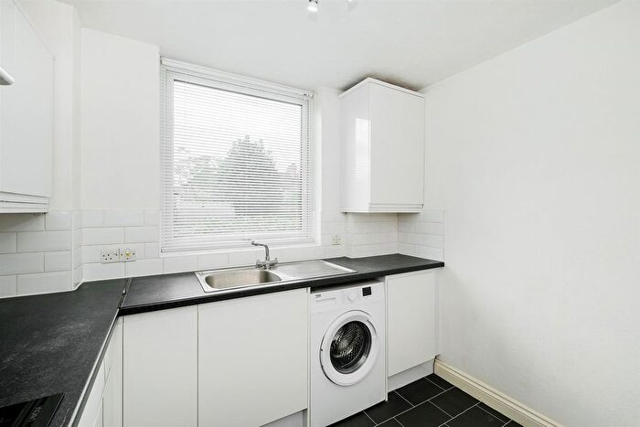 2 Bedroom Flat For Sale In Marlborough Road, Chingford, E4