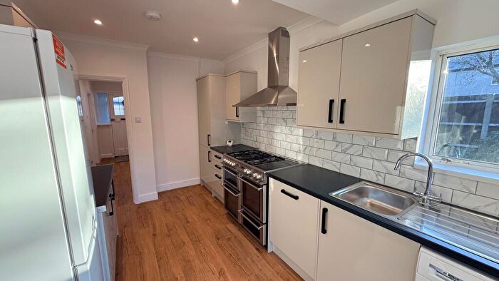 4 Bedroom House To Rent In Woodford Green, IG8