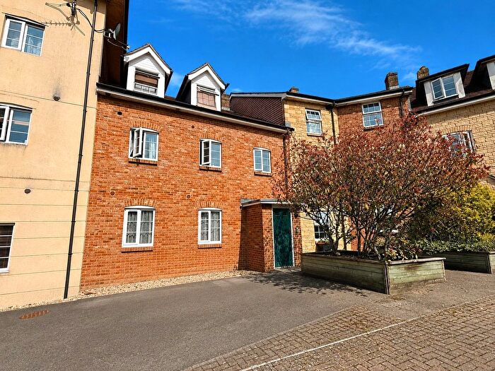 2 Bedroom Flat For Sale In Pines Close, Wincanton, Somerset, BA9