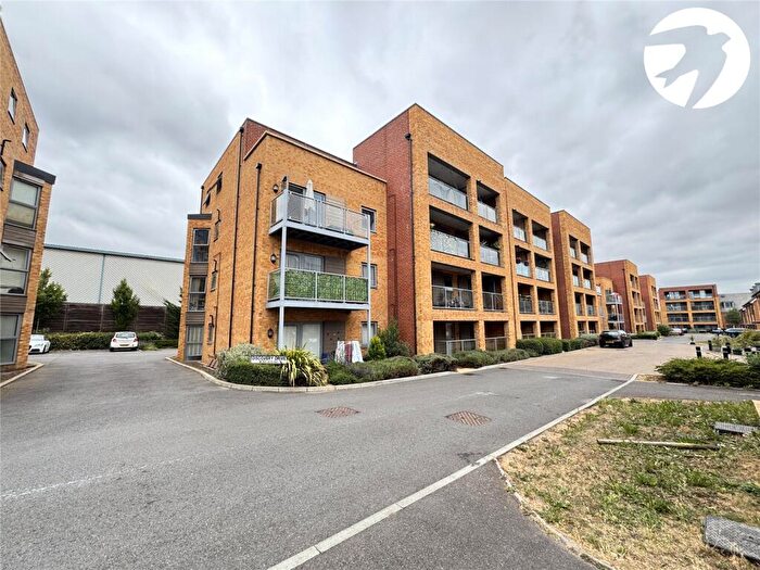 2 Bedroom Flat For Sale In Discovery Drive, Swanley, Kent, BR8
