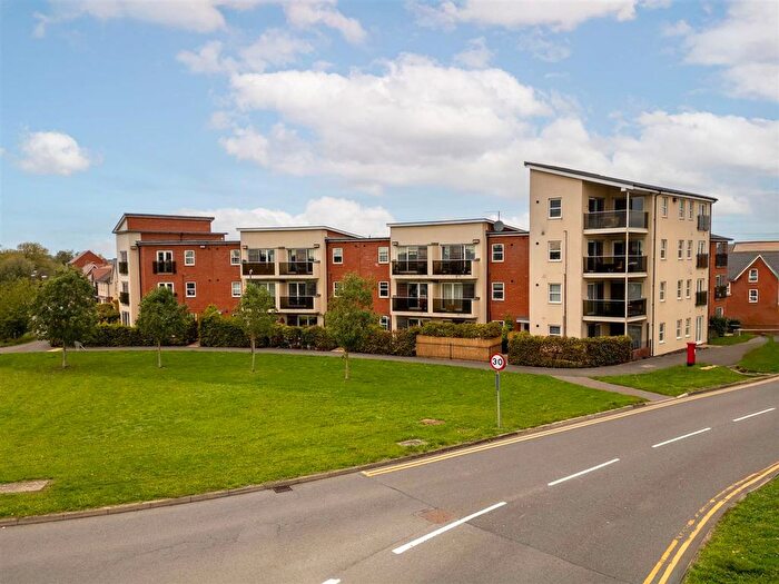 2 Bedroom Flat For Sale In Pondecroft, Aylesbury, HP18