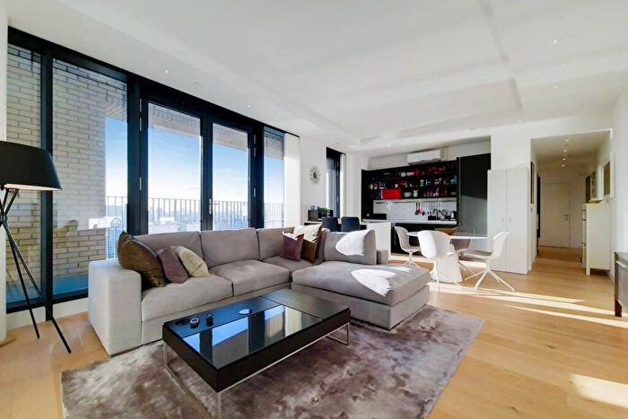 3 Bedroom Flat To Rent In Lyell Street, Canary Wharf, London, E14