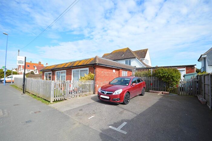 2 Bedroom Flat To Rent In Hillfield Road, Selsey, Chichester, PO20