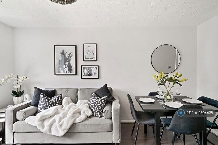 1 Bedroom Flat To Rent In Walton Lodge, London, E18