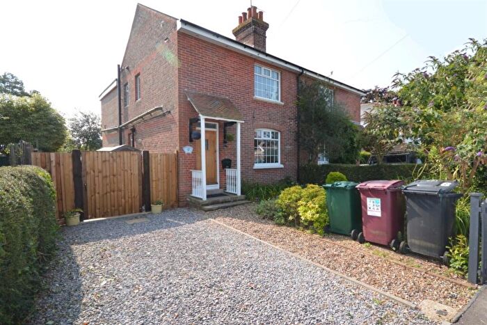 3 Bedroom Semi Detached House To Rent In Commonside, Westbourne, PO10