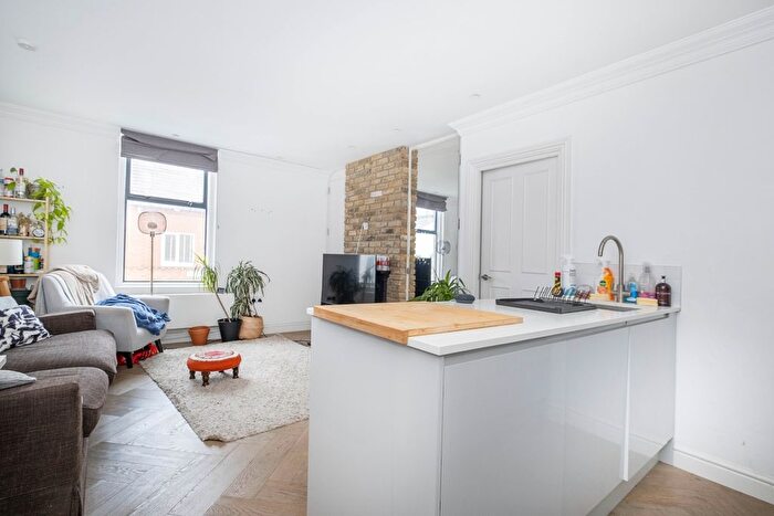3 Bedroom Flat To Rent In Rostella Road, London, SW17