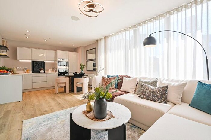 2 Bedroom Flat For Sale In Park Quarter, Barnet, EN4