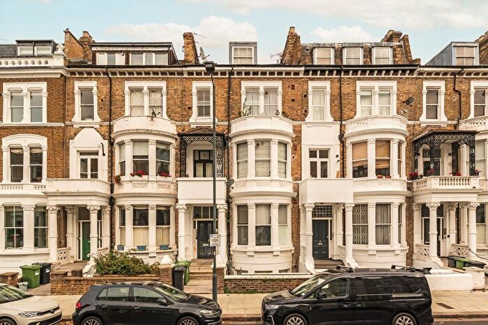1 Bedroom Flat To Rent In Sinclair Road, Kensington Olympia, W14