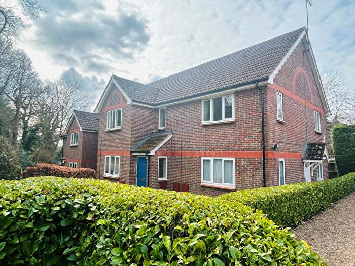 1 Bedroom Flat To Rent In Southgate, RH11