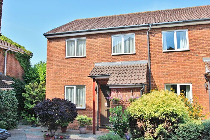 3 Bedroom End Of Terrace House To Rent In St. Georges Gardens, Tolworth, Surbiton, KT6
