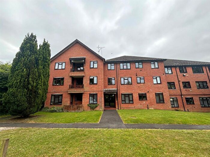 2 Bedroom Flat To Rent In Clockhouse Road, Farnborough, Hampshire, GU14