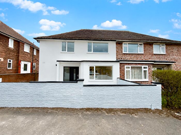 4 Bedroom Semi-Detached House To Rent In Rosgill Drive, Seacroft, Leeds, LS14