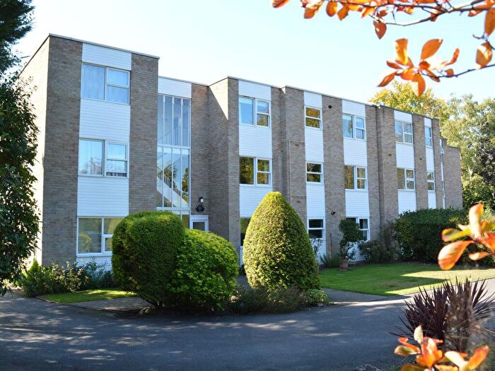 2 Bedroom Apartment For Sale In Woodview Court, Queens Road, Weybridge, KT13