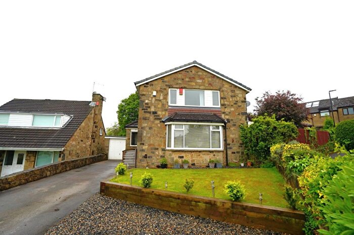 3 Bedroom Detached House For Sale In Ash Hill Drive, Leeds, LS17