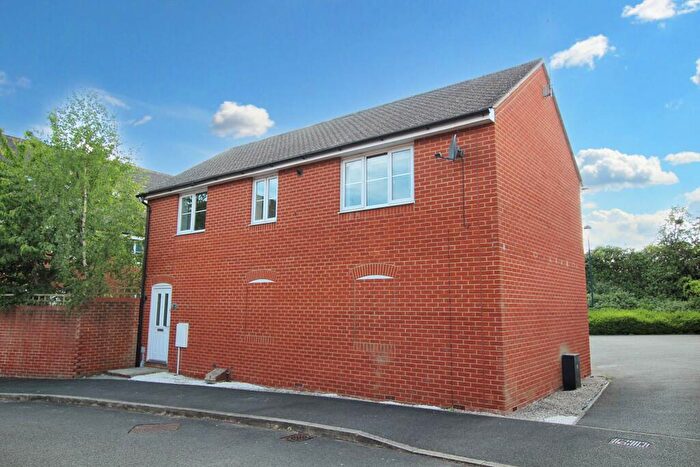 2 Bedroom Coach House To Rent In Ossulbury Lane, Aylesbury, HP19