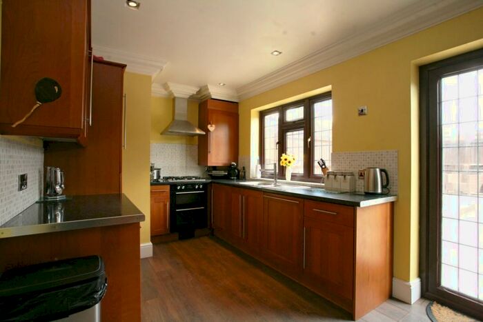 5 Bedroom End Of Terrace House To Rent In Heathway, Dagenham, London, RM10