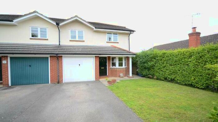 3 Bedroom Semi-Detached House To Rent In Rochester Grove, GU51