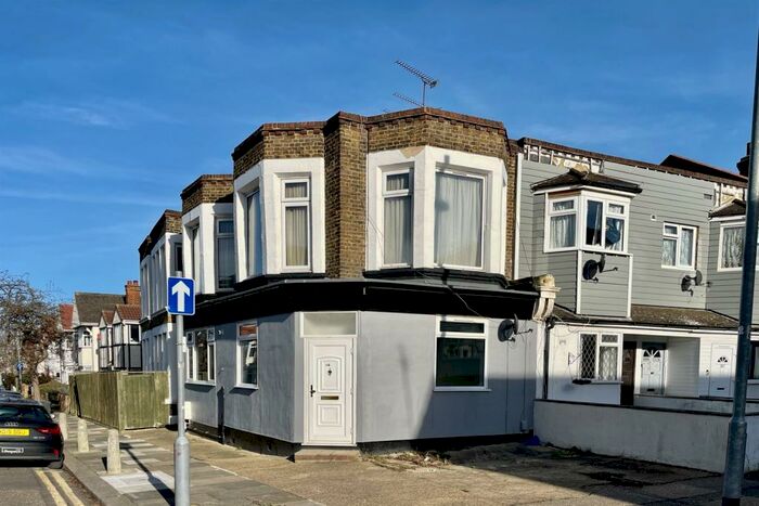 1 Bedroom Flat To Rent In Electric Avenue, Westcliff-on-Sea, SS0