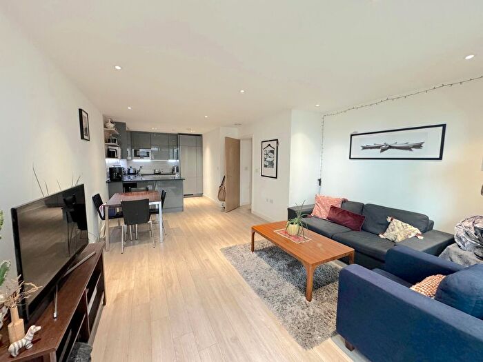 1 Bedroom Flat To Rent In Devan Grove, London, N4