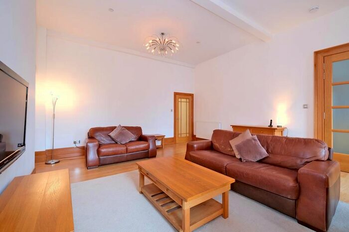 3 Bedroom Flat To Rent In Golden Square, Aberdeen, AB10