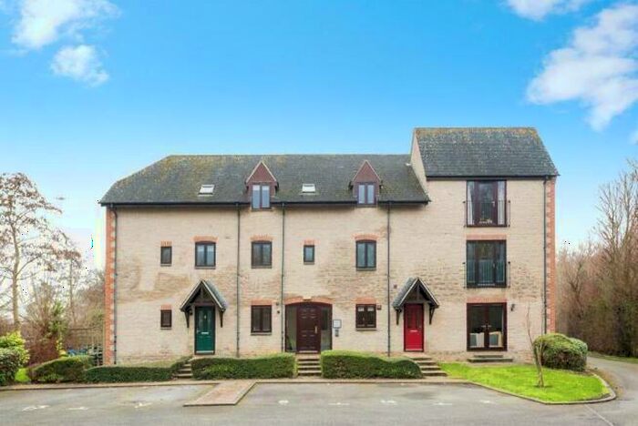 2 Bedroom Apartment To Rent In Ducklington Lane, Witney, OX28