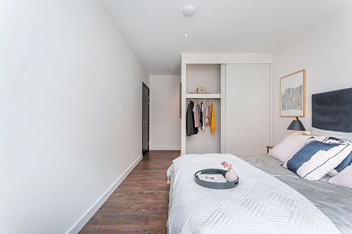 3 Bedroom Flat To Rent In Greenford Quay, Greenford, UB6