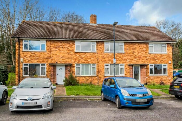 2 Bedroom Maisonette To Rent In Hill Close, Stanmore, HA7
