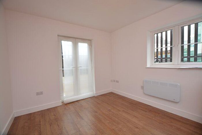 1 Bedroom Flat To Rent In Stoke Road, Slough, SL2