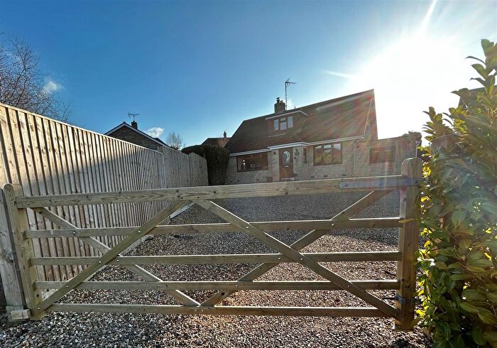 6 Bedroom Detached House For Sale In Olivers Close, Cherhill, Calne, SN11