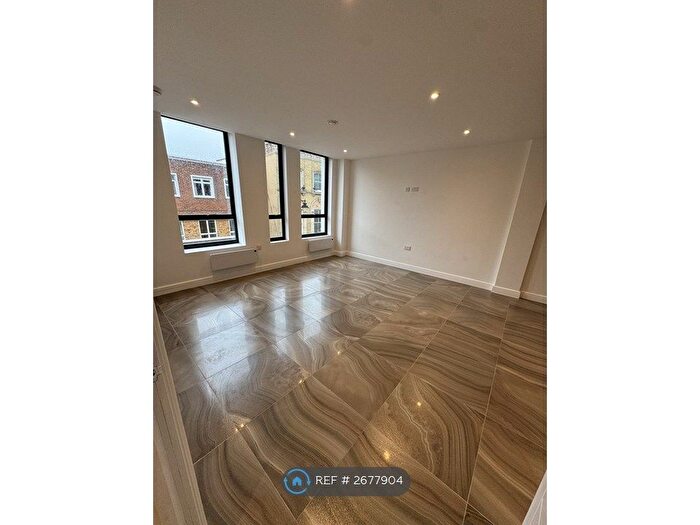 2 Bedroom Flat To Rent In London Street, Basingstoke, RG21