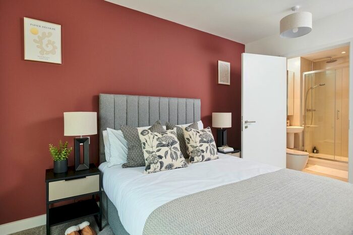 2 Bedroom Flat To Rent In Station View, Guildford, GU1