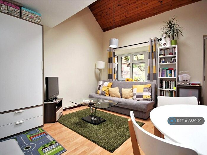 1 Bedroom Maisonette To Rent In Woking, Woking, GU21